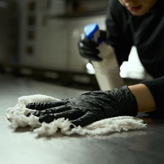 5 productos de limpieza indispensables en tu hogar